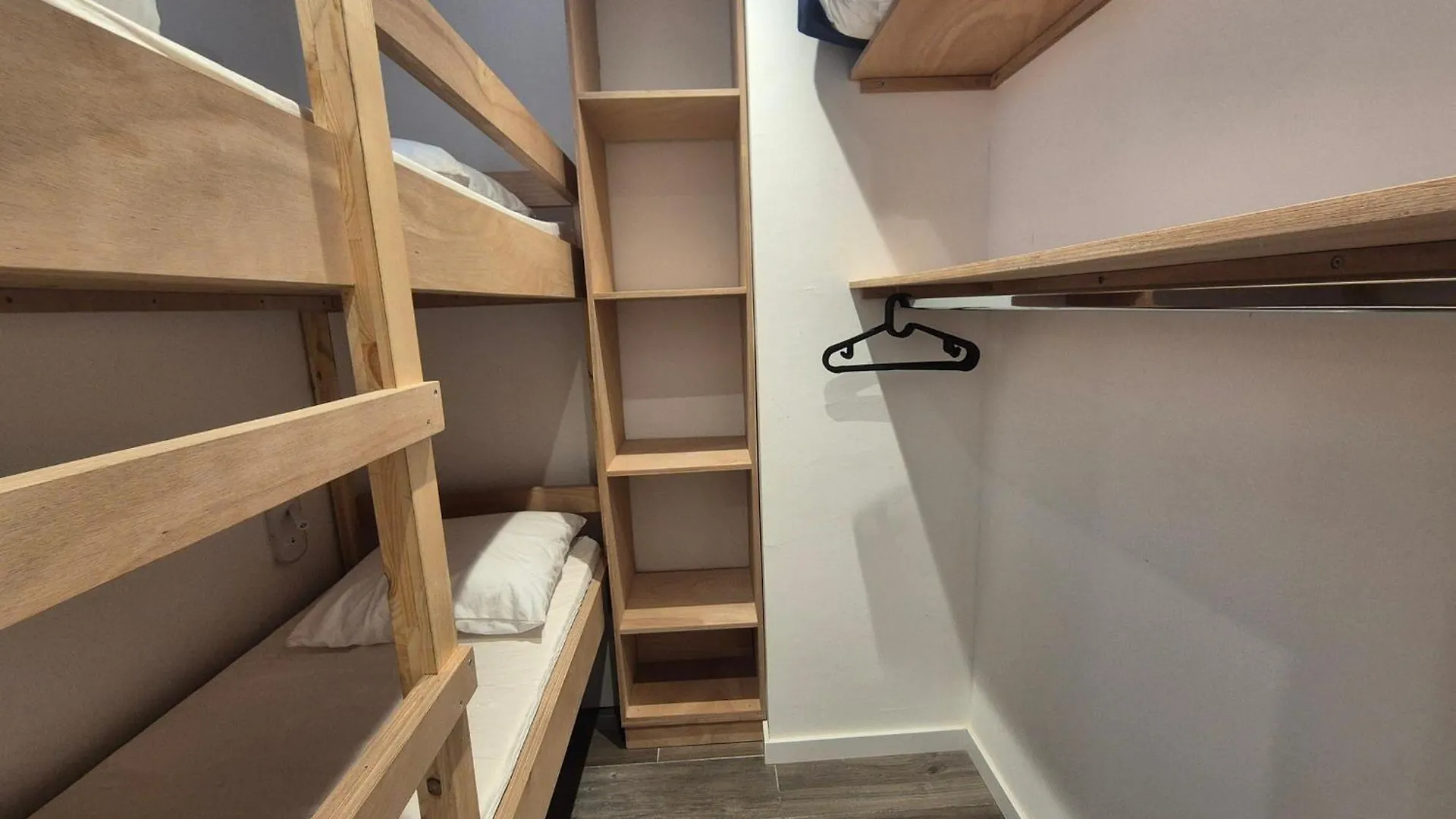 Tignes: Beau 2 Pieces Cabine, 4 Pers, Face Aux Pistes, Balcon, Wifi - Fr-1-502-598 0*, Tignes